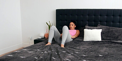 Vanessa Sky is leading to a squirt her pussy in Van Wylde's house