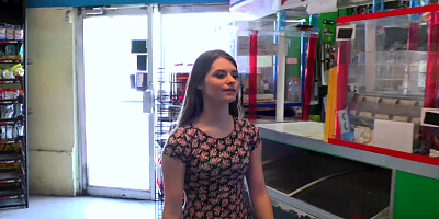 Alice March sucks her free sausage & trades her cunt for $1000