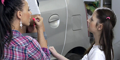 Rebecca Volpetti and Simony Diamond are sucking cock in garage