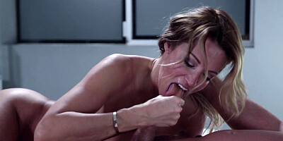 Blonde milf got fucked in her bed