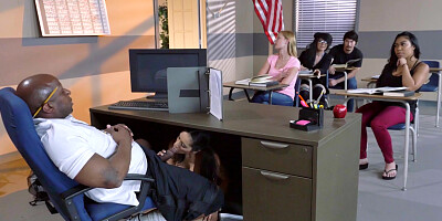 Tia Cyrus blows her PE teacher as he's giving his lecture