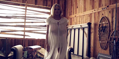 Angelic Kelly Madison works herself to the orgasm
