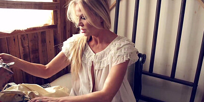 Angelic Kelly Madison works herself to the orgasm