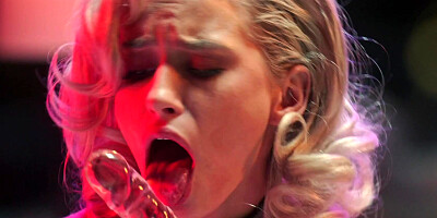 Petite asian Lulu Chu and Kiara Cole fuck each other