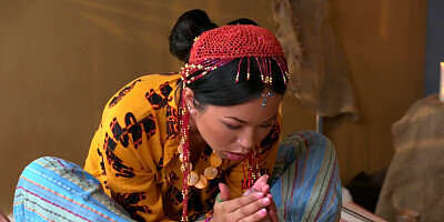 Petite Asian Jureka Del Mar seduced a stallion