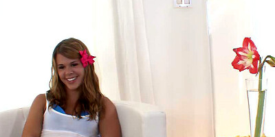 Very cute babe Elizabeth Bentley is smiling and then uncovering hot booty