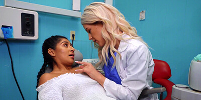 Binky Beaz gets her pussy fingered by Kit Mercer