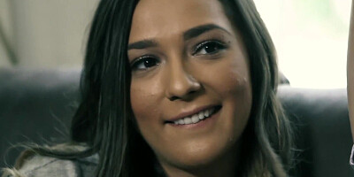 Jaye Summers gets facial cum cleansing after servicing 2 hard cocks