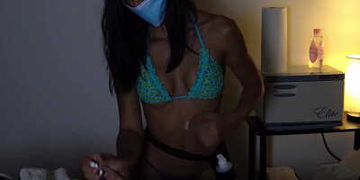 Client wants a handjob so the masseuse starts her work