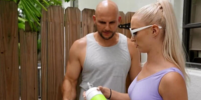 Blonde with a ponytail wears a butt plug during outdoor fuck