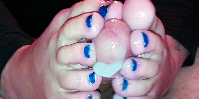 Perfect cute little toes giving Footjob POV HD Homemade Girlfriend CUM ON TOES