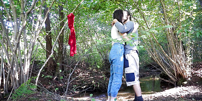 Couple finds a spot in the woods for a quickie with internal cumshot!