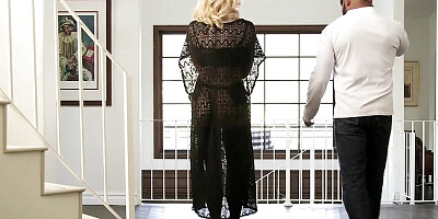 The right bull to fill dahlia',s tight space