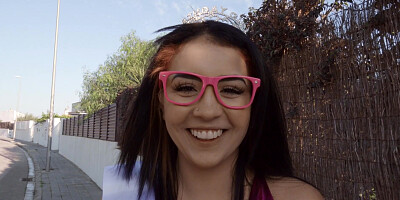 Kitty Love gives nice blowjob in POV