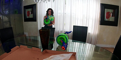 Aubree Valentine gives masterful blowjob