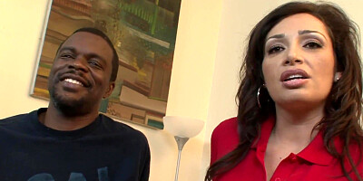 Vannah Sterling is the big ass MILF of your dreams!