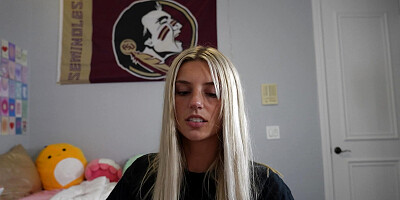 College Teen Makes a Big Dick Cum in Her Dorm Room!!