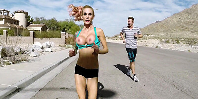 Busty chick Sarah Jessie likes to exercise with her tits out