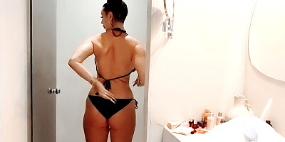 Showering and Washing Hair with Xxl Stiletto Nails