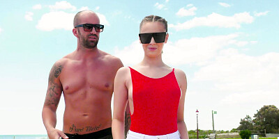 Lya Missy and Potro are walking next to the beach
