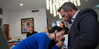Angela White gives sneakily blowjob to Manuel Ferrara
