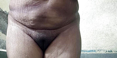 Kavita bhabhi enjoyed bathing in the bath room Kavita Bhabhi Hot Indian Female Video