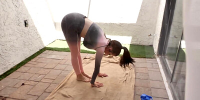 Joslyn James in Yoga Perversion - PornstarPlatinum