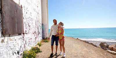 Angie Lynx is sucking Potro De Bilbao's big cock on the beach