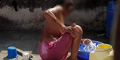 Desi bhabhi showed her burr and nipple to her brother-in-law and went to take a bath in the open bathroom