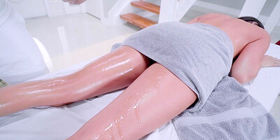 Colombian MILF Ariella Ferrera gets her big boobs massaged