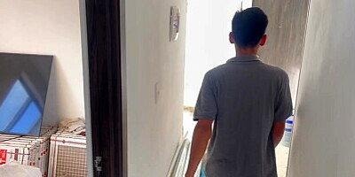 Ingeniera muy caliente hace trato con obrero de que la folle a cambio de salir temprano de la obra.