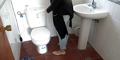 Perverted man gets surprise visit from muslim immigrant and gets a PISSING show!!!