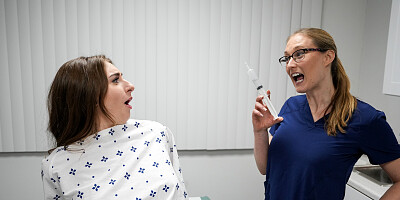 Curvy kinkster fucks a dude in a stupid fucking helmet