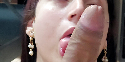 Beautiful Young Woman Giving a Nice Blowjob on a Nice Big Cock!