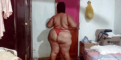 My friend's mother seduces me with her huge ass inside her room