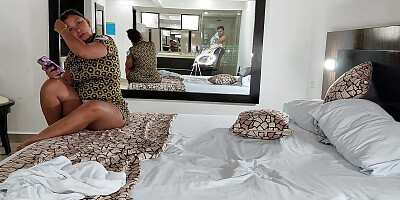 Mature Big Ass Waits for Me in the Room