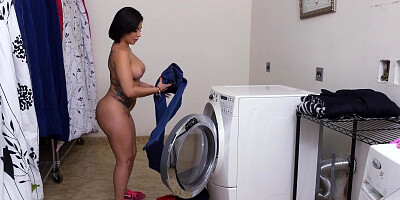 Kitty Caprice has a thick body with big juicy tits