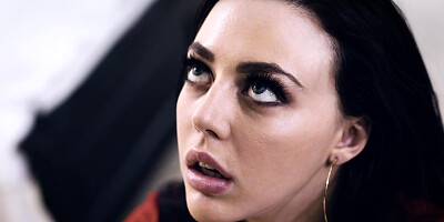 Whitney Wright is sucking the thick cock