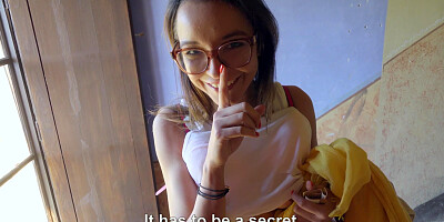 Francys Belle in glasses is sucking cock in POV