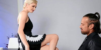 Skye Blue gets her pussy licked by Johnny Castle