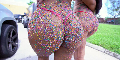 Rose Monroe and Lilith Morningstar flaunt their big asses outdoors