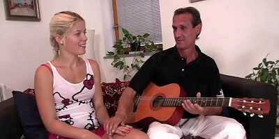 The father of her boyfriend ends up screwing her hole
