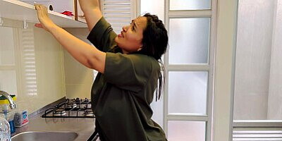 Colombian Vanessa Latina seduces technician to get fucked while her boyfriend is outside