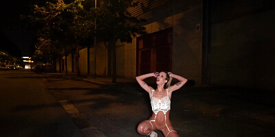 Mellany Lapiedra shows off her pussy and ass outdoors