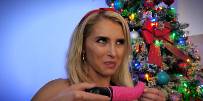 Alix Lynx and Jenna J Foxx play lesbo games