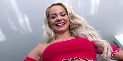 Hottie Elsa Jean shows off her nice tits and pussy