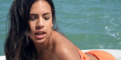 Autumn Falls and Katana Kombat play lesbo games on the boat