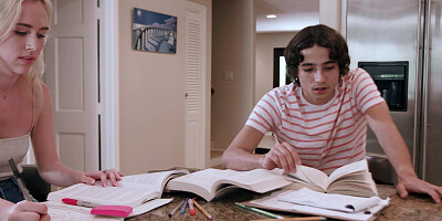 Busty Melissa Lynn gives masterful blowjob