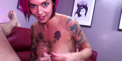 Anna Bell Peaks gives nice blowjob in POV