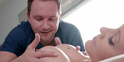 Busty MILF Julia Ann gets nice massage from Van